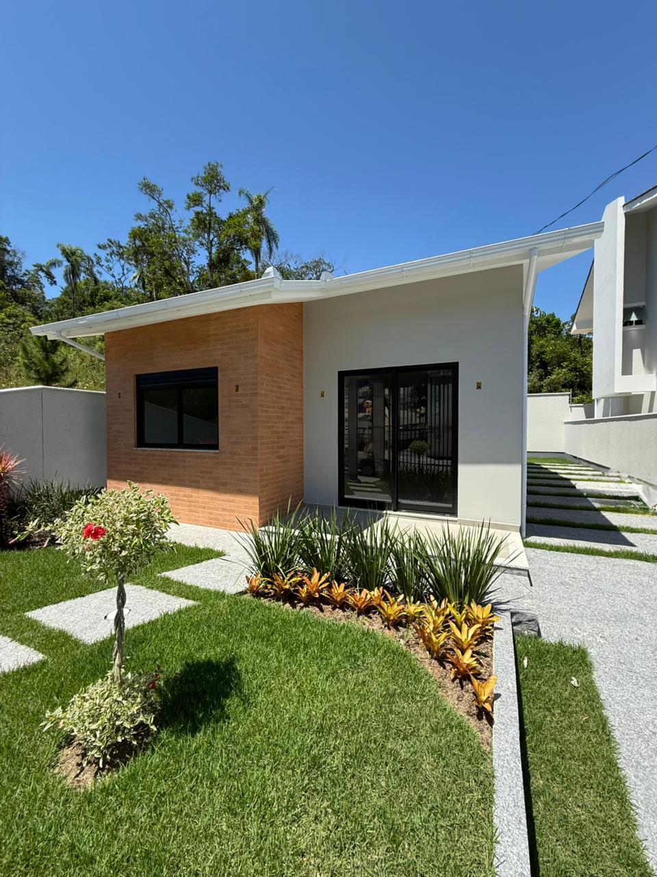 CASA TÉRREA COM 02 DORMITÓRIOS