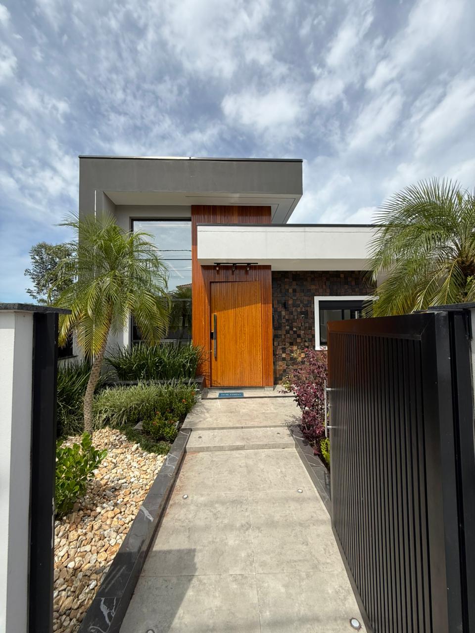 CASA 100% MOBILIADA