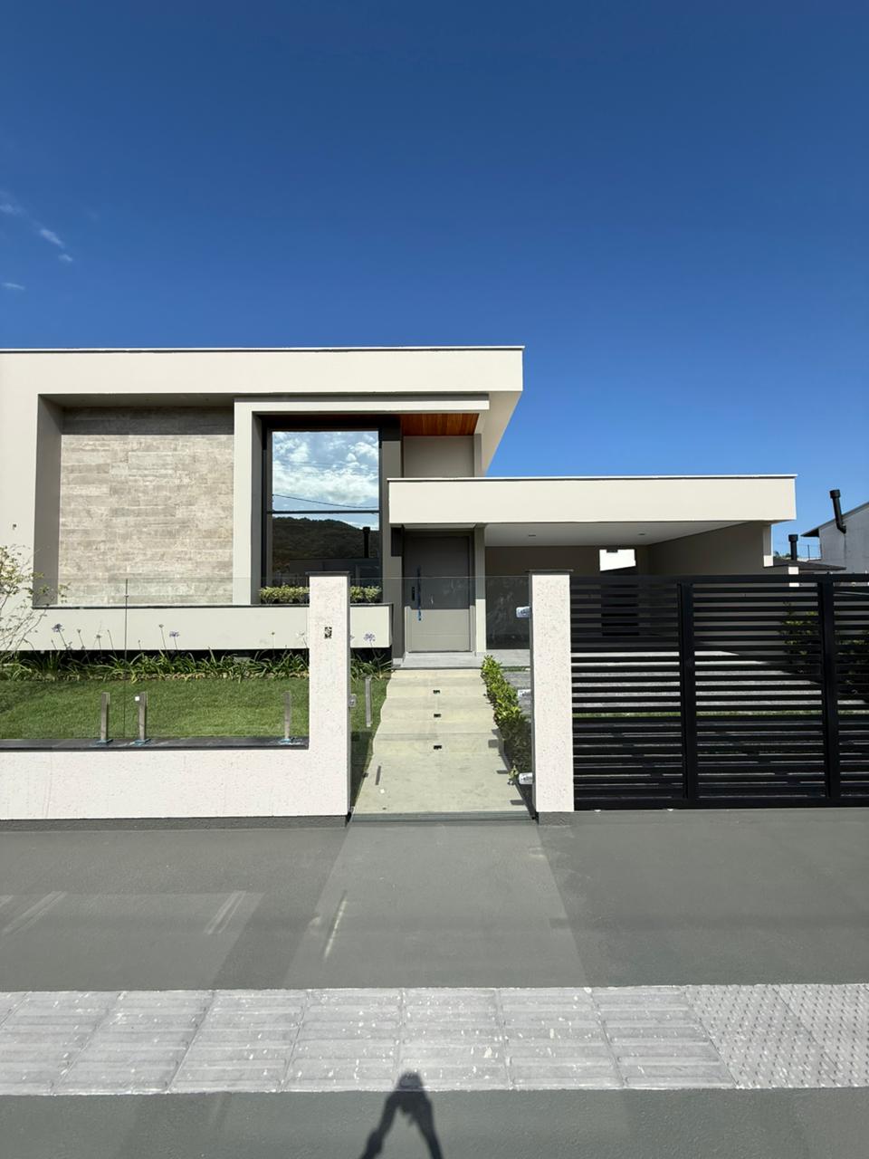 CASA ELEGANS
