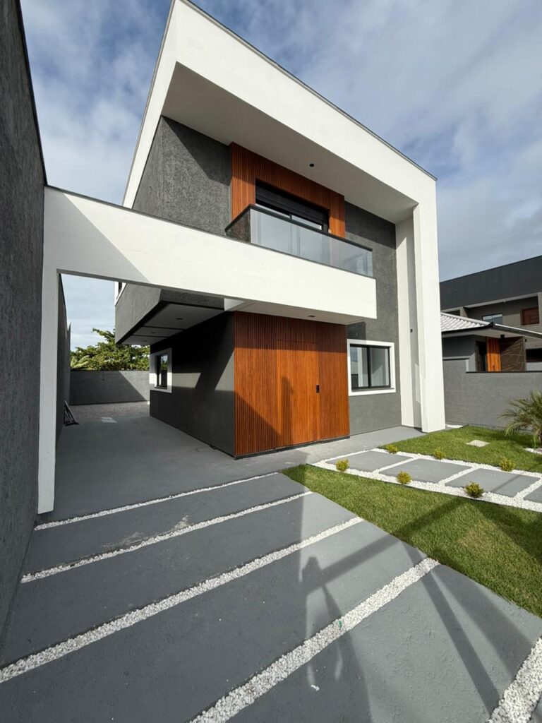 Foto 2 de CASA COM MUITO ESPAÇO DE TERRENO