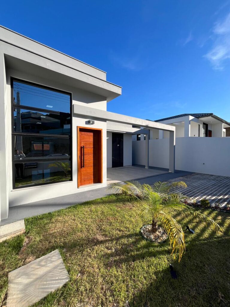 CASA COM 03 DORMITÓRIOS