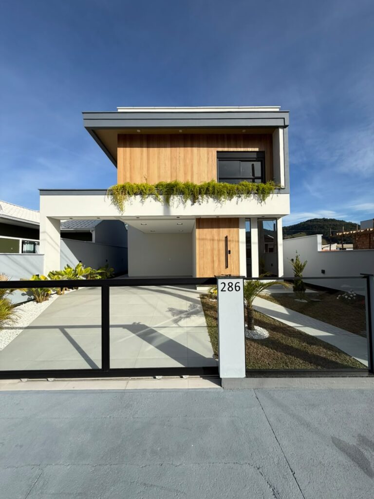 Foto 1 de CASA COM ESCRITÓRIO PRIVATIVO