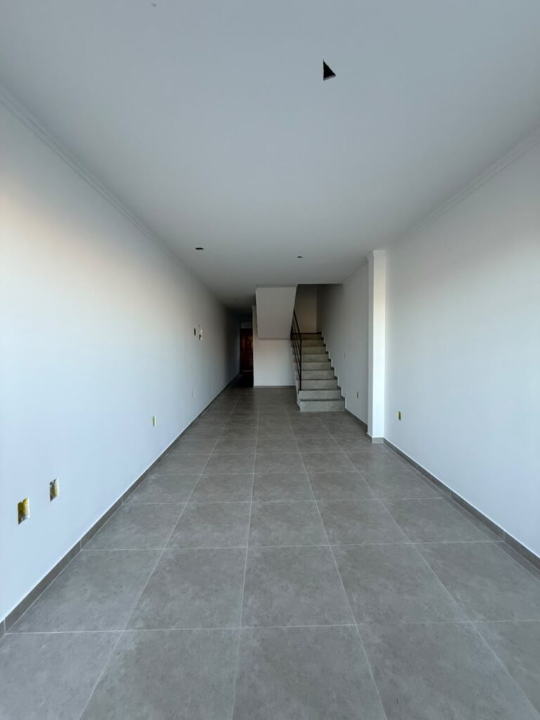 Foto 4 de SOBRADO COM FUNDOS PARA ÁREA VERDE
