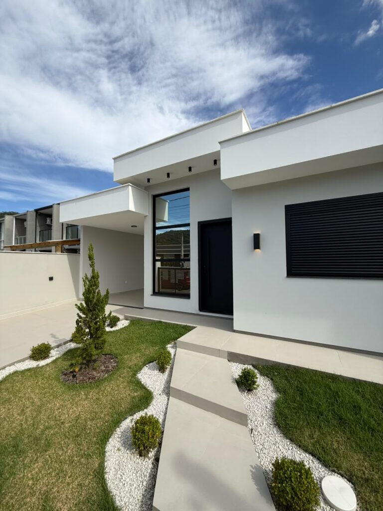 Foto 2 de CASA COM ÓTIMO ESPAÇO DE TERRENO