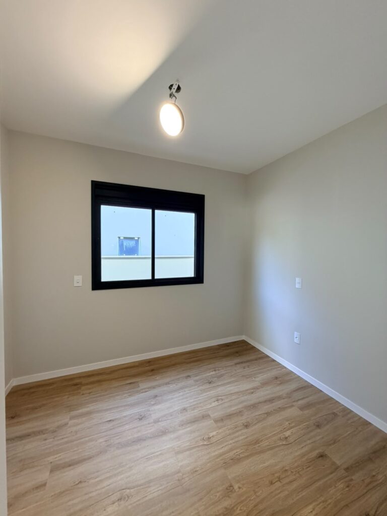Foto 10 de CASA COM ESPAÇO DE TERRENO
