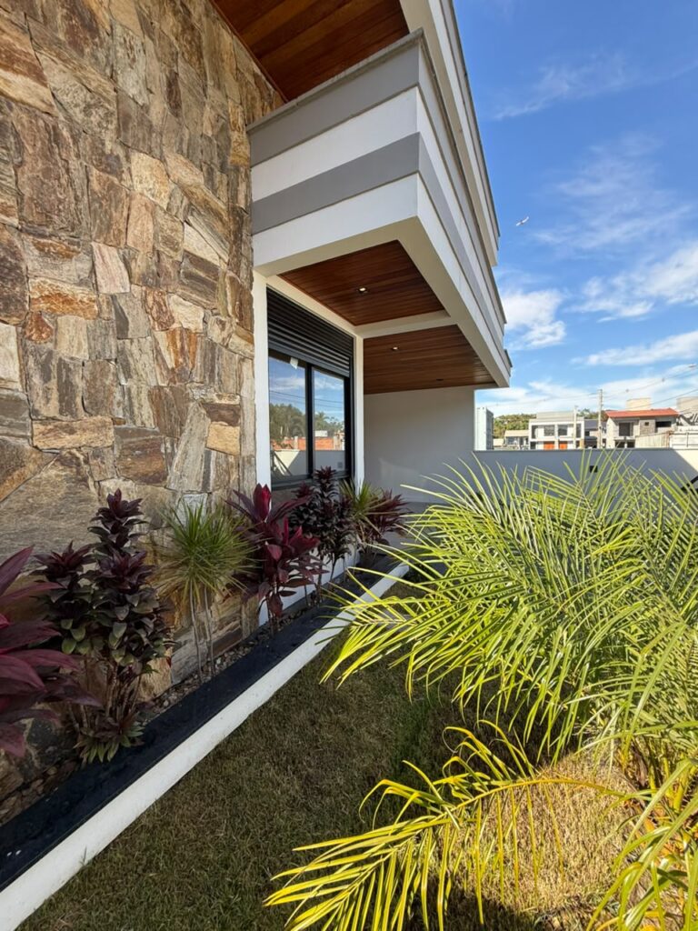 Foto 2 de CASA COM ÓTIMO ESPAÇO DE TERRENO