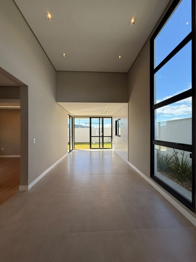 Foto 3 de CASA COM ÓTIMO ESPAÇO DE TERRENO