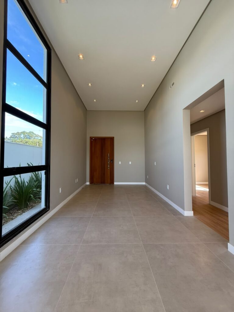 Foto 4 de CASA COM ÓTIMO ESPAÇO DE TERRENO