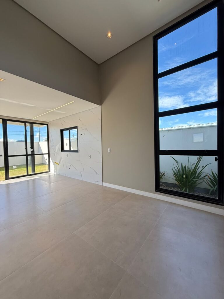Foto 5 de CASA COM ÓTIMO ESPAÇO DE TERRENO