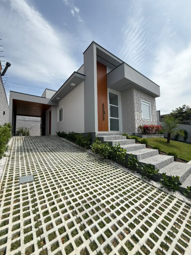 CASA COM PISCNA